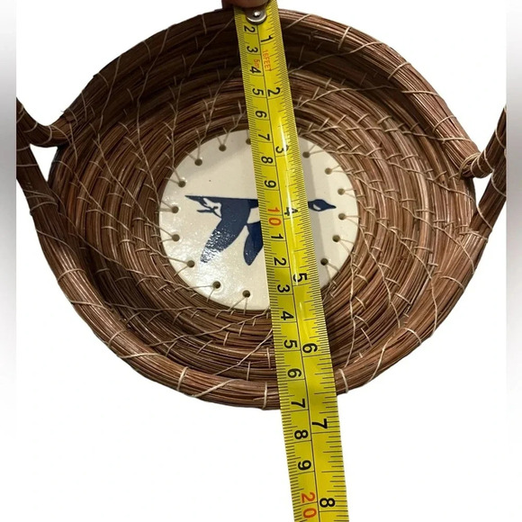 Pine Needle Handle Basket With Handpainted Ceramic Bird Plate Bottom Sig… - Picture 7 of 9